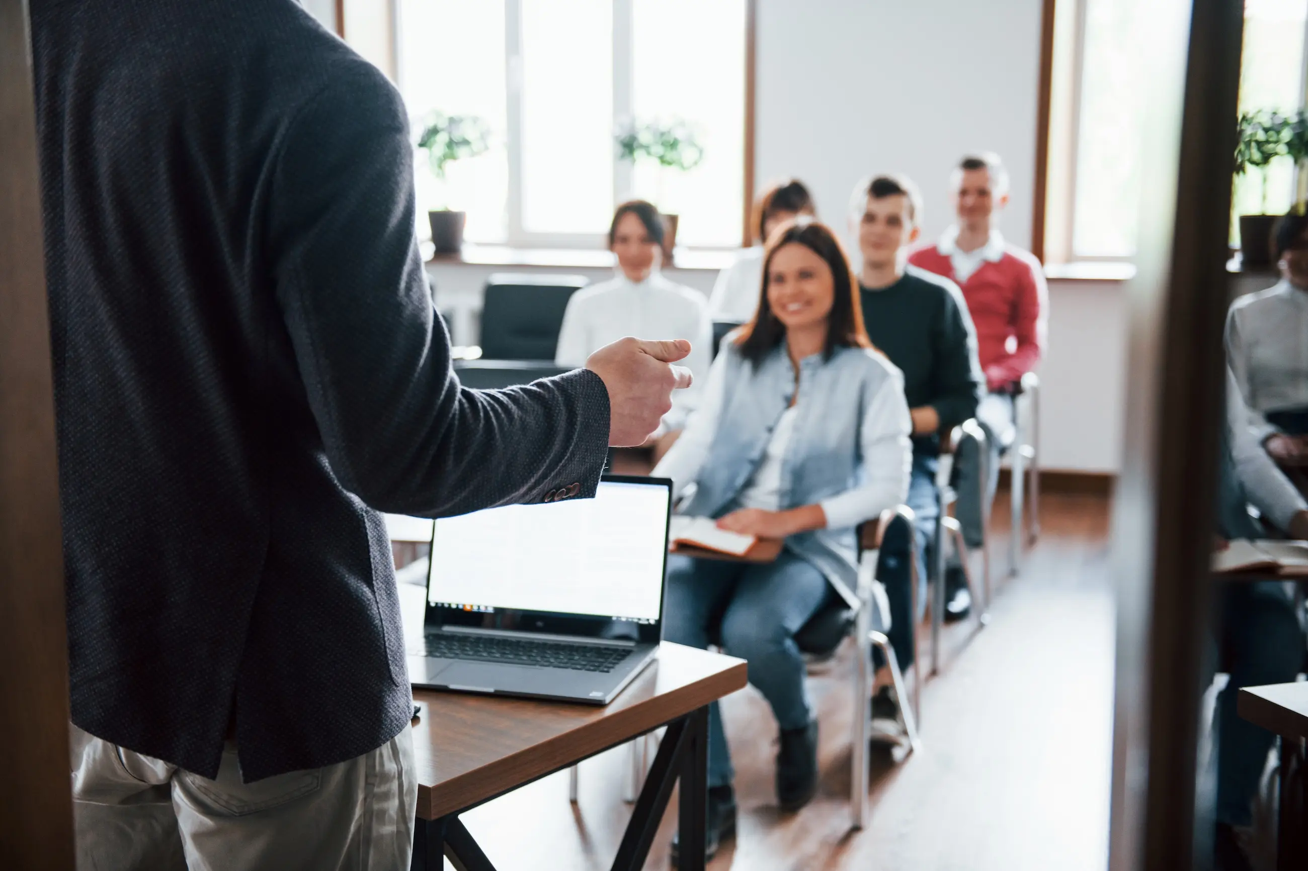 Professional training: why knowing how to do is not enough, you also need to know how to communicate